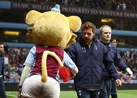 Tottenham làm khách trên sân của Aston Villa