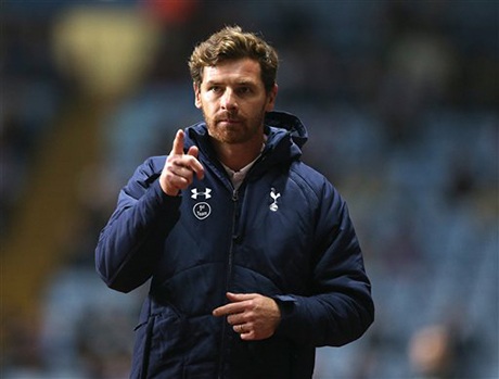 Villas đã tách ra làm riêng từ năm 2009 và đang làm HLV của Tottenham