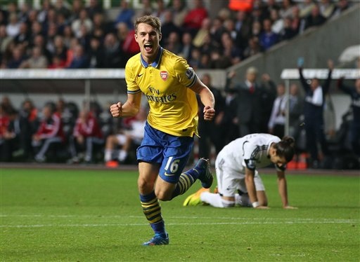 Dễ dàng hạ gục Swansea, Arsenal độc chiếm ngôi đầu bảng - 1 Ramsey góp công vào chiến thắng của Arsenal