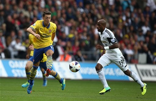 Dễ dàng hạ gục Swansea, Arsenal độc chiếm ngôi đầu bảng - 2 Arsenal đã có trận đấu chặt chẽ về đấu pháp