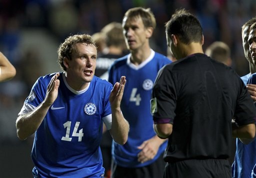 Van Persie cứu Hà Lan thoát thua trước Estonia - 1 Vassilijev có hai bàn thắng tuyệt đẹp ở trận này