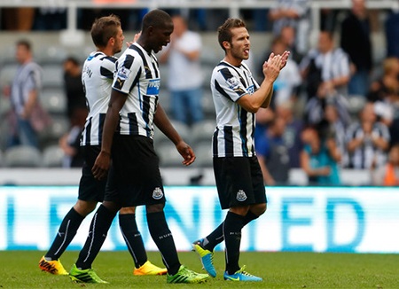 Lượt đầu vòng 7 Premier Leauge: Liverpool soán ngôi đầu của Arsenal - 2 Cabaye (phải) chơi hay nhất trận thắng của Newcastle