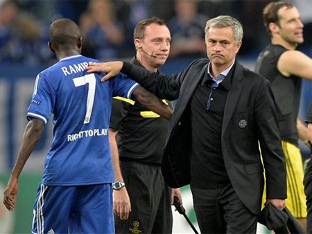 Torres thăng hoa, Chelsea cuốn bay chủ nhà Schalke 04 - 2 Mourinho đã có một trận đấu thành công rực rỡ về chiến thuật