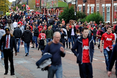 Dù MU có thành tích không tốt nhưng vẫn đông đảo CĐV đến theo dõi đội bóng này