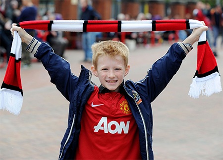 Một CĐV nhí của Quỷ đỏ