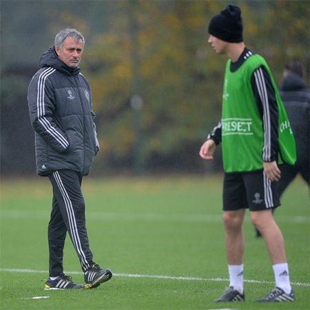 Schalke 04 - Chelsea: Giá trị của 3 điểm - 2 Mourinho ý thức được những khó khăn đang chờ đón Chelsea