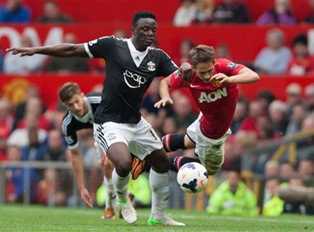 Januzaj mới ký hợp đồng 5 năm với MU và anh tiếp tục được Moyes tin tưởng cho ra sân ngay từ đầu