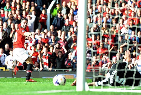 Và kết thúc chéo góc để mở tỷ số của trận đấu