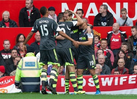 Stoke dẫn trước 2-1 đầy bất ngờ