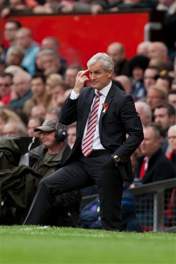 Mark Hughes đã cho các học trò thi đấu phòng thủ vững chắc