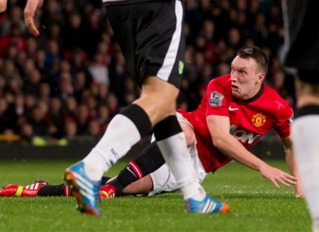 Gương mặt đầy cảm xúc của Jones sau khi anh đã ghi bàn