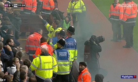 Cảnh sát vào cuộc và bắt giữ 2 người hâm một Tottenham