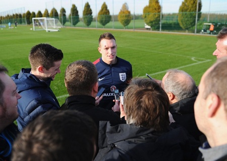 Jones trả lời phỏng vấn bá chí