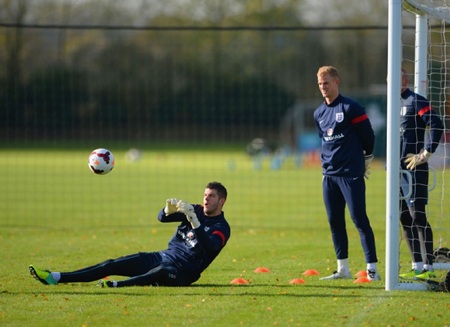 Nhìn chung phong độ của cả Foster và Ruddy cũng chẳng hơn gì Hart