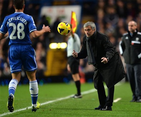 Mourinho khẳng định Chelsea xứng đáng có quả phạt đền