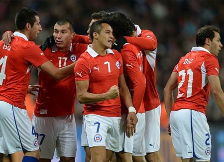 Cú đúp của Alexis Sanchez giúp Chile “vùi dập” tuyển Anh - 1 Cú đáp của Sanzhez đã khiến người Anh câm lặng