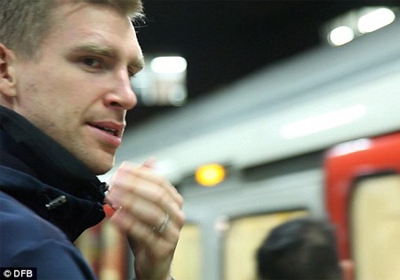 Marcel Schmelzer (trái), Per Mertesacker, Rene Adler vàMats Hummels (phải)