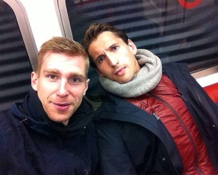 Hai ngôi sao của tuyển Đức tỏ ra khá thoải mái với phương tiện vận tải công cộng