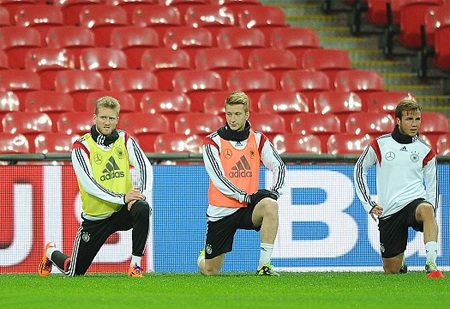 Ngay khi đến Wembley tuyển Đức bắt tay vào tập luyện. Schurrle, Reus và Goetze trên sân tập