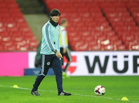 HLV Joachim Low rất coi trọng trận giao hữu với tuyển Anh