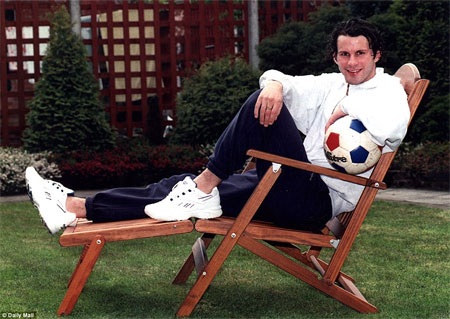 Ryan Giggs bước sang tuổi 40: Miệt mài chặng đường dài - 15 Ryan Giggs bước sang tuổi 40: Miệt mài chặng đường dài