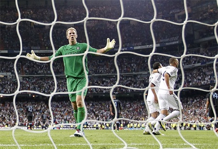 16 sai lầm gần đây của thủ thành Joe Hart - 3 Không kết nối với Vincent Kompany và để Ronaldo dễ dàng ghi bàn giúp Real chiến thắng
