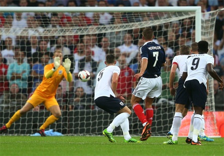 16 sai lầm gần đây của thủ thành Joe Hart - 8 Đẩy cú sút thẳng của James Morrison vào lưới