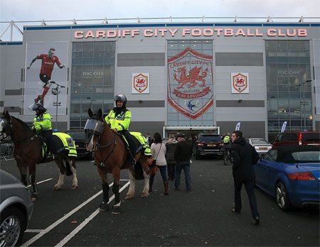 Quảng cảnh tại Cardiff City trước giờ bóng lăn