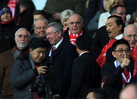 Quảng cảnh tại Cardiff City trước giờ bóng lăn