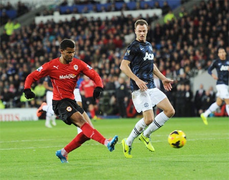 Tuy nhiên phút 33 Evans mắc lỗi để Campbell ghi bàn quân bình tỉ số