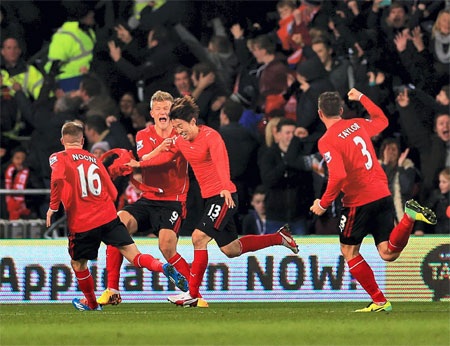 Cardiff vỡ òa trong niềm vui sướng tột cùng
