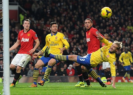 5 dấu ấn từ đại chiến MU và Arsenal - 2 Arsenal chẳng thể trông chờ từ những cầu thủ có phong độ kém như Bendtner