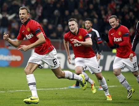 Trung vệ người Bắc Ailen giúp MU vượt lên dẫn 3-0