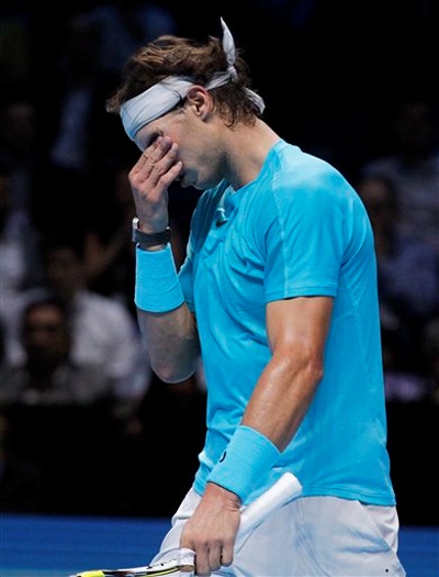 Nadal cay đắng nhìn Djokovic giành ngôi vô địch - 2 Lỗi tự đánh hỏng đã làm Nadal suy yếu