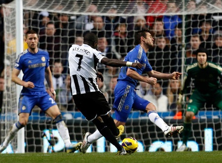 Newcastle - Chelsea: Torres tiếp tục thăng hoa? - 2 Sissoko đã tỏa sáng trong trận gặp nhau gần nhất của hai đội