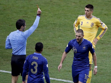 Nhờ trọng tài, Pháp ngược dòng giành vé tới World Cup 2014 - 3 Chiếc thẻ đỏ cho Khacheridi