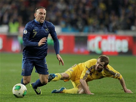 Thua Ukraina, Pháp sắp nhìn World Cup 2014 từ xa - 3 Lối chơi rắn của Ukraina đã chặn đứng các đợt tấn công của Pháp