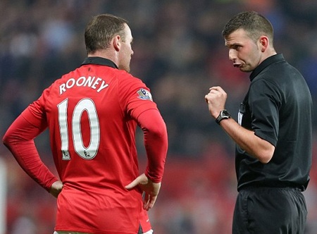 5 dấu ấn từ đại chiến MU và Arsenal - 3 Một Rooney bằng hai cầu thủ khác - Keown