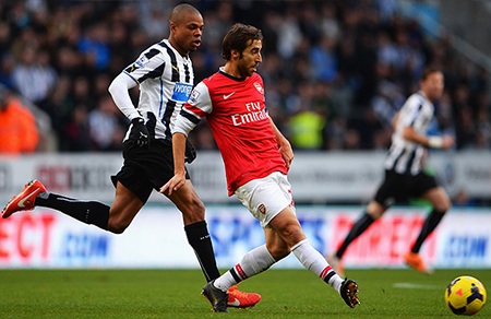 Arsenal nhập cuộc rất khó khăn trước lối chơi chặt chẽ của đội chủ nhà