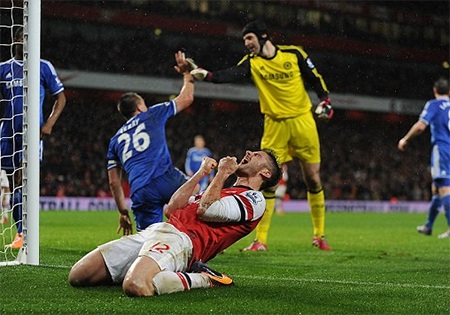 Hòa nhạt Chelsea, Arsenal mất ngôi đầu - 3 Giroud có một trận cầu rất vô duyên