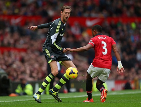 Khó khăn đang chồng chất khó khăn cho MU