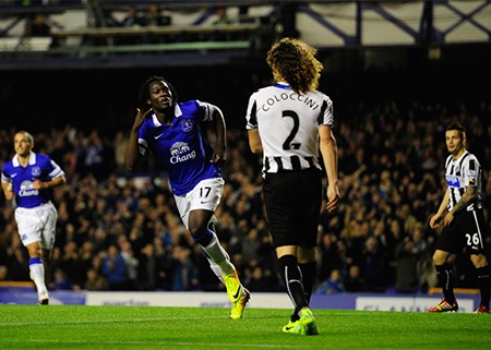 Tiền đạ người Bỉ mở tỉ số ngay ở phút thứ 5