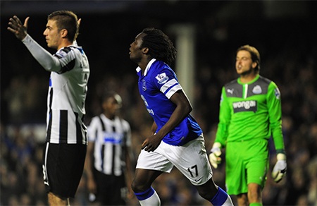 Tiền đạ người Bỉ mở tỉ số ngay ở phút thứ 5