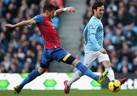 Lối chơi quyết liệt của đội khách khiến Man City khá bế tắc