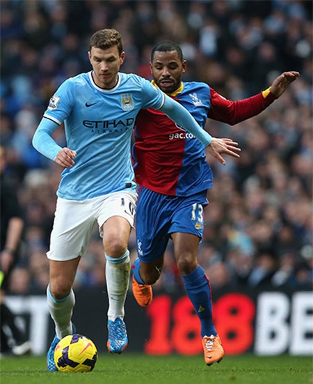 Điều đó khiến huấn luyện viên Pellegrini phải tăng cường sức công để hỗ trợ cho Dzeko