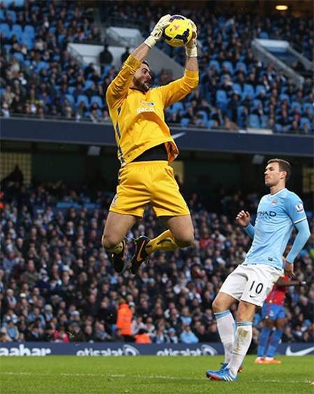 Speroni đã chơi rất nỗ lực, anh từ chối nhiều cơ hội của đối phương...