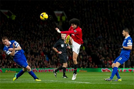 Fellaini thi đấu không thật tốt ở trận đấu này, anh thường xuyên bị các đồng đội cũ qua mặt