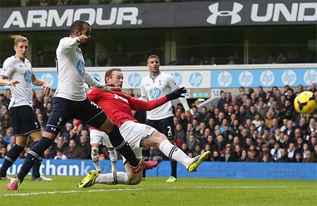 Tuy nhiên đến phút 32, Walker mắc lỗi dẫn đến việc tạo cơ hội cho Rooney cân bằng tỉ số