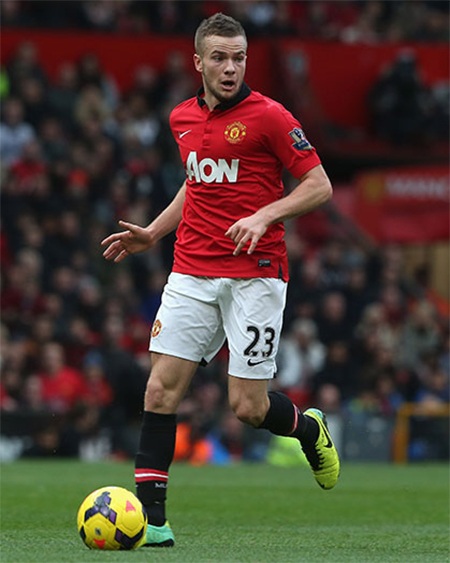 Tiền vệ trung tâm còn lại là Cleverley phong độ thi đấu vẫn rất tồi