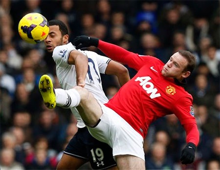 Tottenham chủ động tấn công, tuy nhiên sức ép không đủ lớn để khiến hàng thủ MU khốn đốn